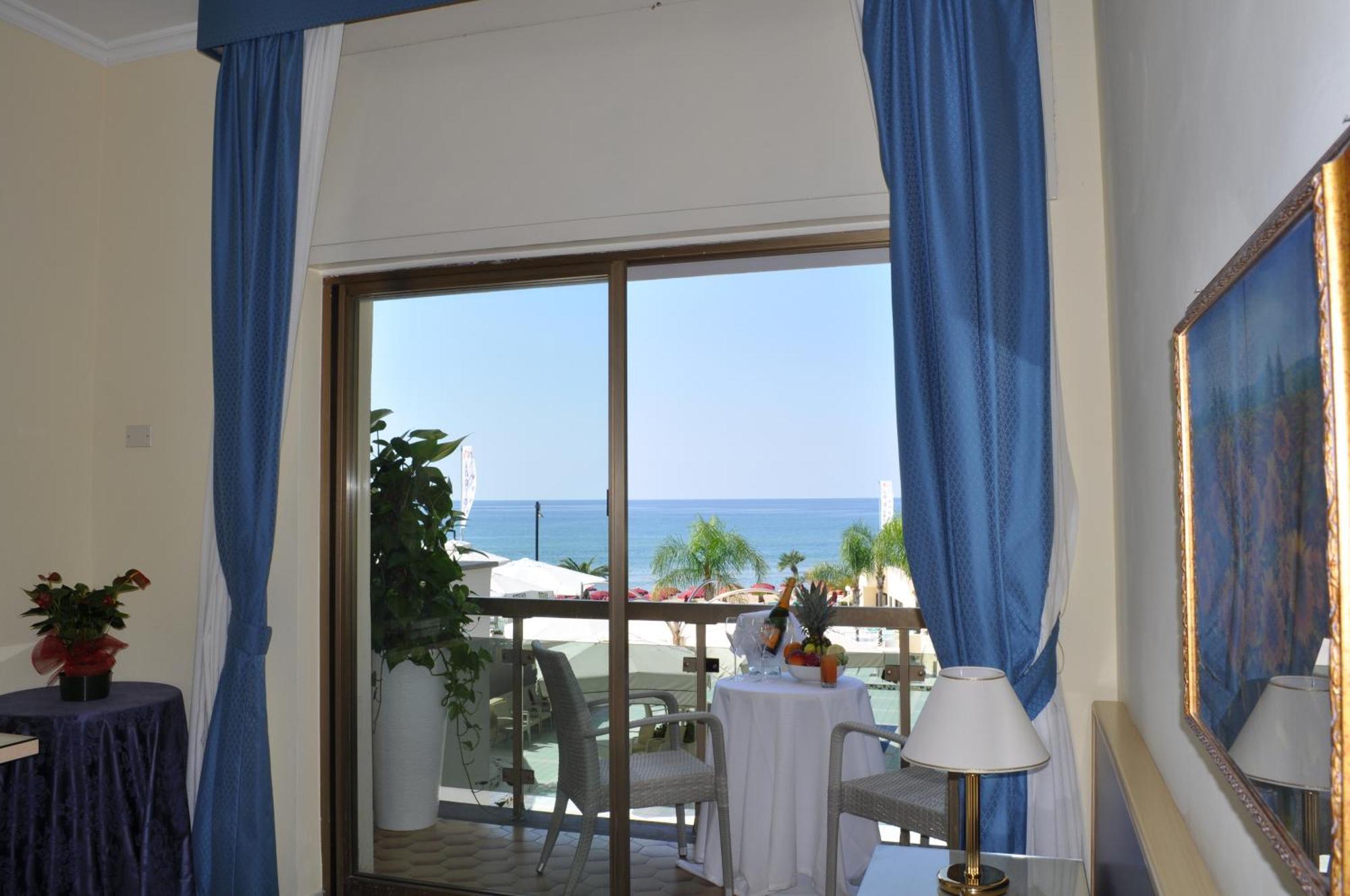 Hotel La Playa Sperlonga Buitenkant foto