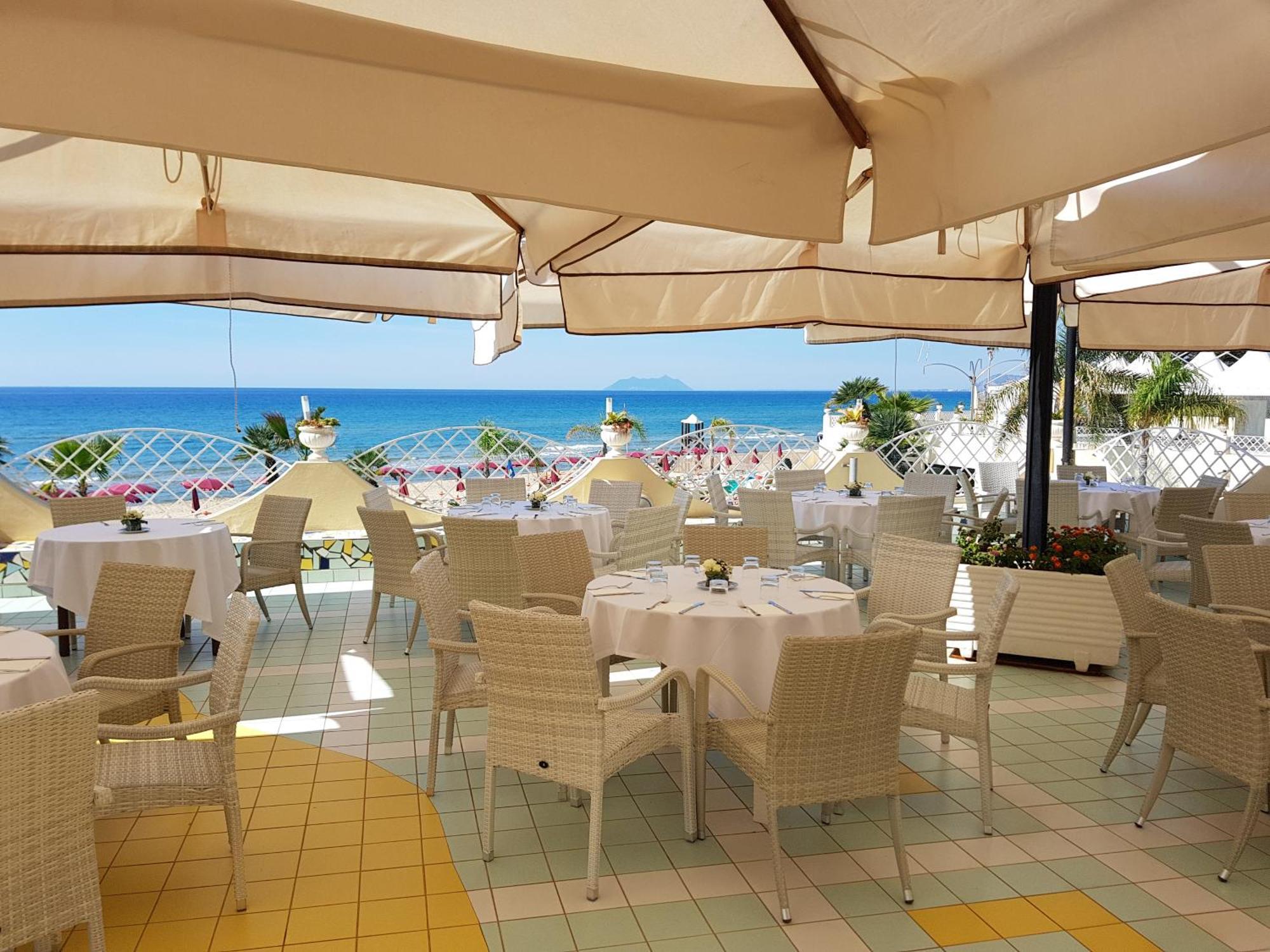 Hotel La Playa Sperlonga Buitenkant foto